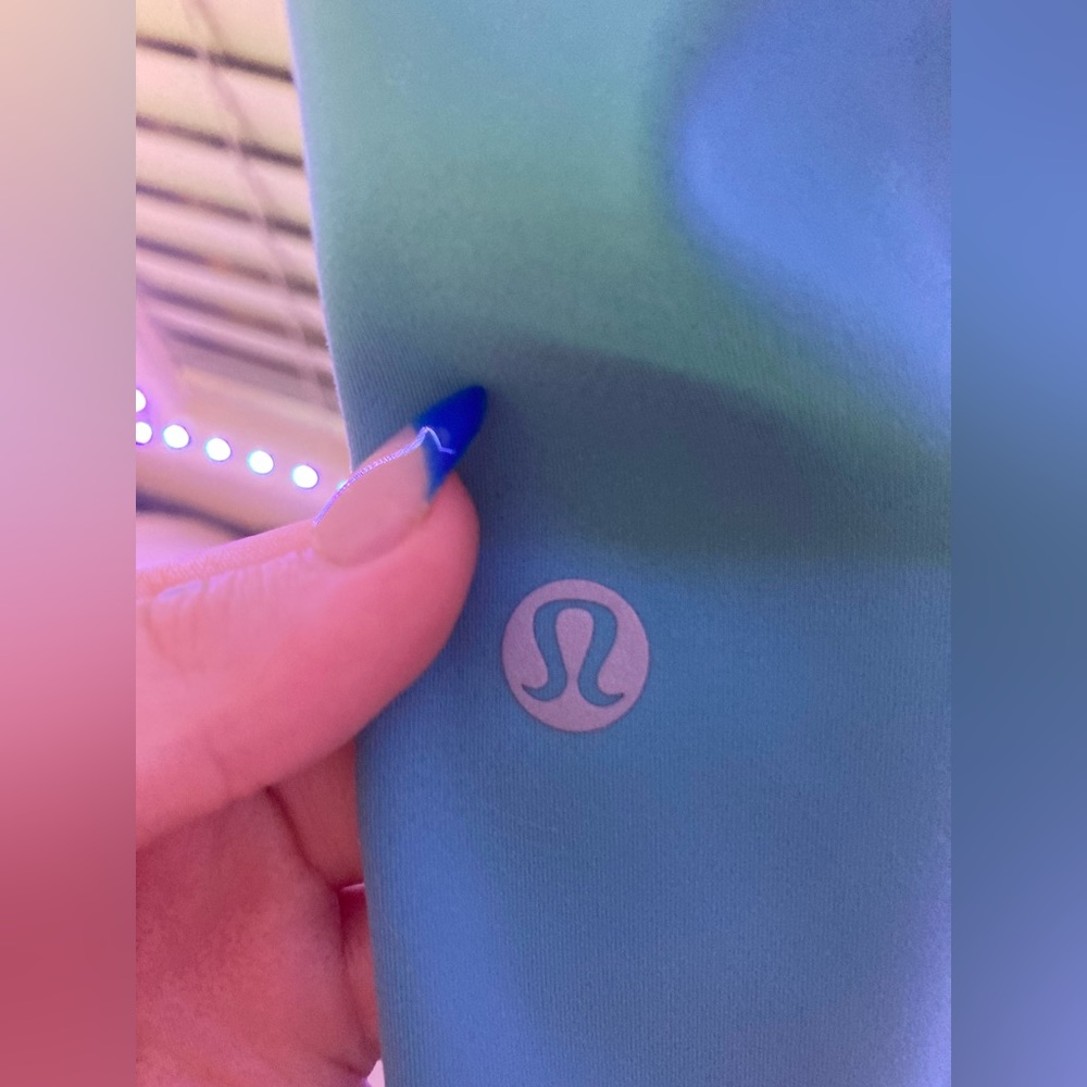 Lululemon Wunder Train High Rise Tight 28”, size 6, in the color Tidal Teal. - Picture 4 of 5